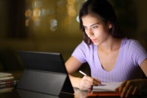 Tesi Laurea Lettere Moderne Esempi: Idee Originali per il Tuo Lavoro